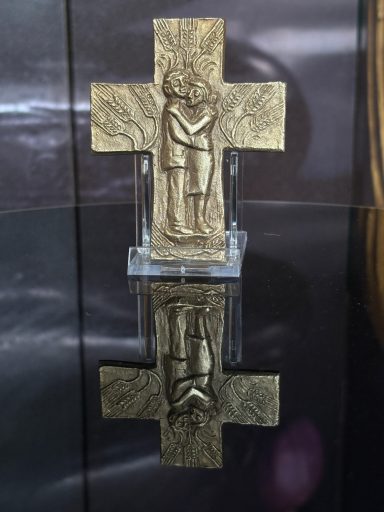 Das Liebespaar Bronzekreuz "Liebespaar"